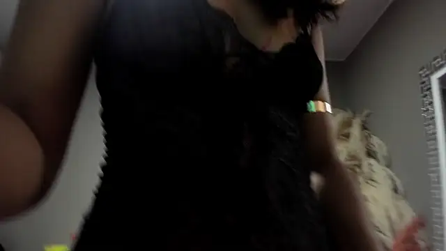 Snapshot of sienna_glow chatting on 11/09/25, 12:42 sienna glow online show from 11/09/25, 12:42