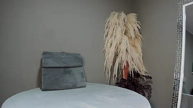 Snapshot of sienna_glow chatting on 10/10/25, 12:17 sienna glow online show from 10/10/25, 12:17