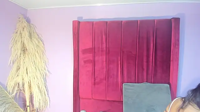 Snapshot of sienna_glow chatting on 10/31/25, 12:46 sienna glow online show from 10/31/25, 12:46