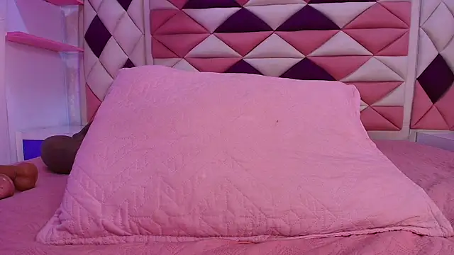 valecastro  online show from 11/14/25, 07:17