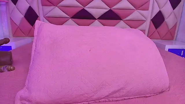 valecastro  online show from 11/13/25, 07:18