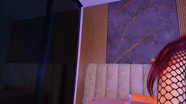 valecastro  online show from 12/05/25, 07:34