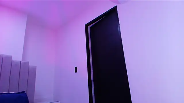 valecastro  online show from 11/27/25, 07:14