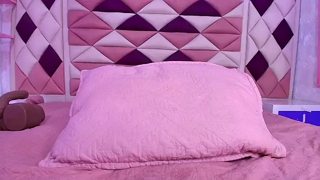 valecastro  online show from 11/11/25, 07:19