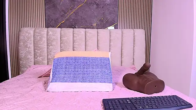 valecastro  online show from 12/02/25, 07:26