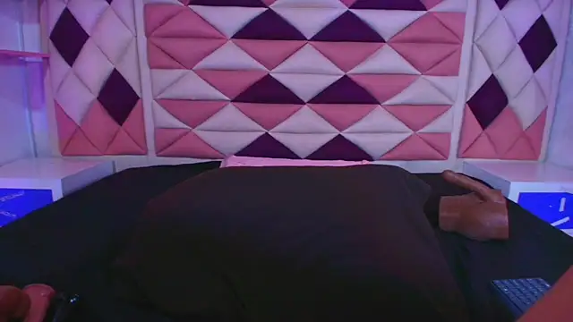 valecastro  online show from 11/06/25, 07:18