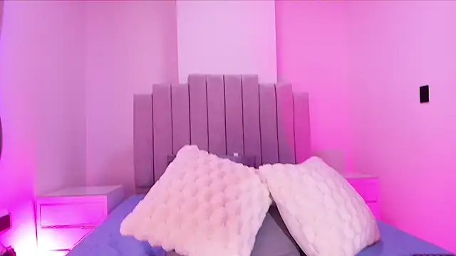 valecastro  online show from 11/29/25, 07:58