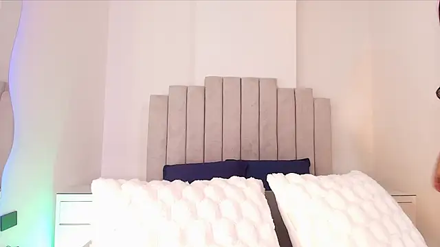 valecastro  online show from 11/20/25, 07:14