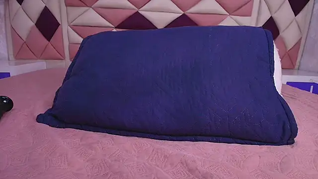 valecastro  online show from 11/15/25, 07:18