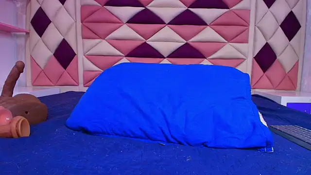 valecastro  online show from 11/07/25, 07:18