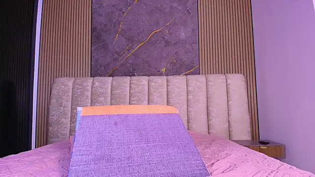 valecastro  online show from 12/03/25, 07:13