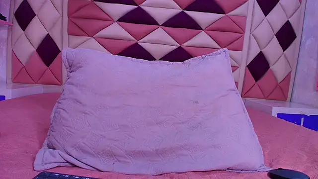 valecastro  online show from 11/12/25, 07:18