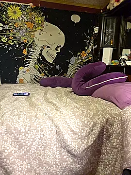 Snapshot of xXKnifeRiderXx chatting on 09/10/25, 01:37 xXKnifeRiderXx online show from 09/10/25, 01:37