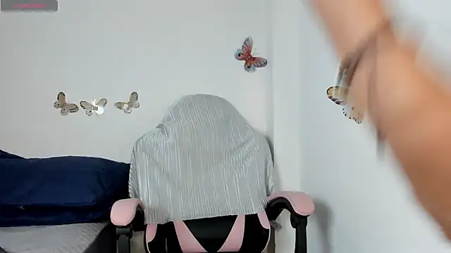 mari-ross online show from 12/17/25, 02:27