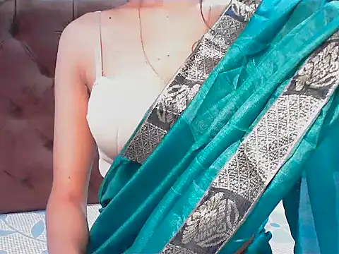 elize   online show from 11/12/25, 04:16