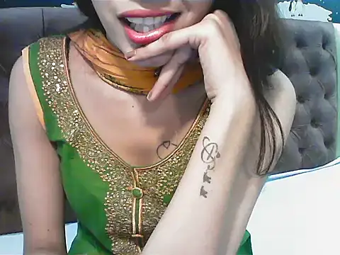 elize   online show from 11/03/25, 02:39