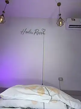 Snapshot of hade_rosse chatting on 05/19/26, 02:02 hade rosse online show from 05/19/26, 02:02
