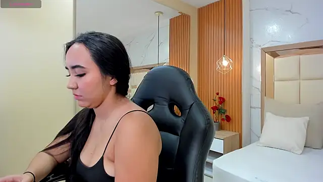 julieta rosee online show from 10/24/25, 10:09