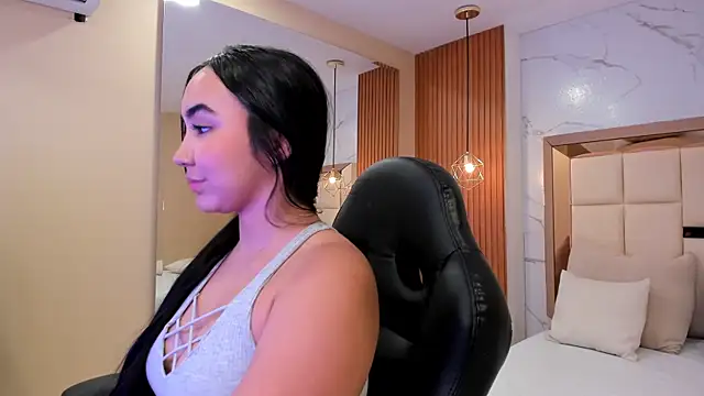 julieta rosee online show from 10/28/25, 10:20