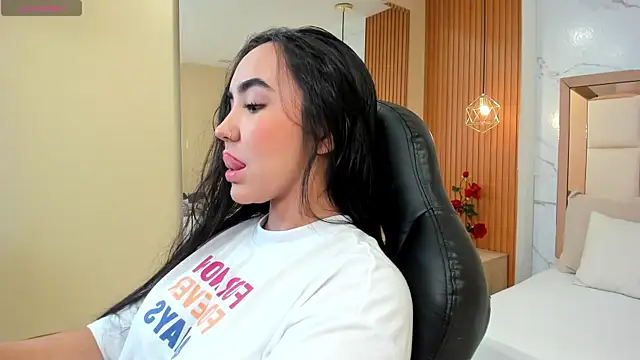 julieta rosee online show from 11/13/25, 10:13