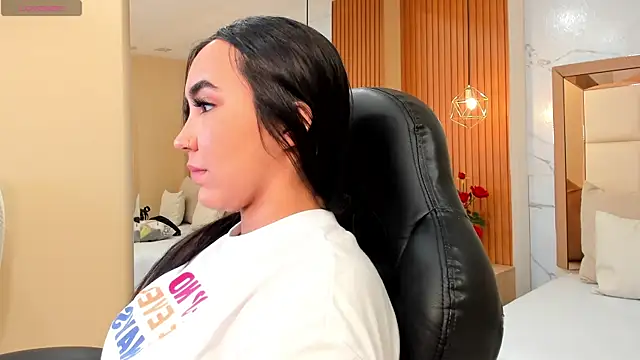 julieta rosee online show from 11/25/25, 09:48