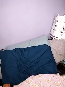 Purple2StayThnxx online show from 01/17/26, 04:21