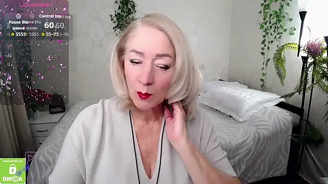 hunters woman online show from 09/30/25, 03:40