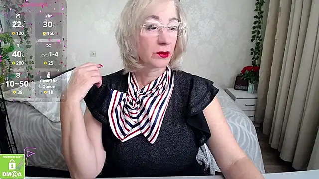 hunters woman online show from 10/23/25, 12:04