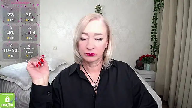 hunters woman online show from 11/18/25, 03:26