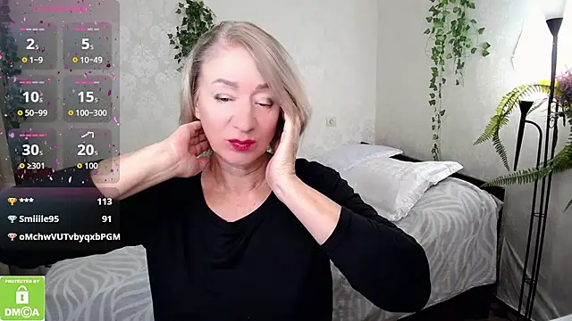 hunters woman online show from 10/11/25, 02:23