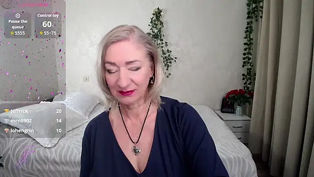 hunters woman online show from 11/28/25, 02:23