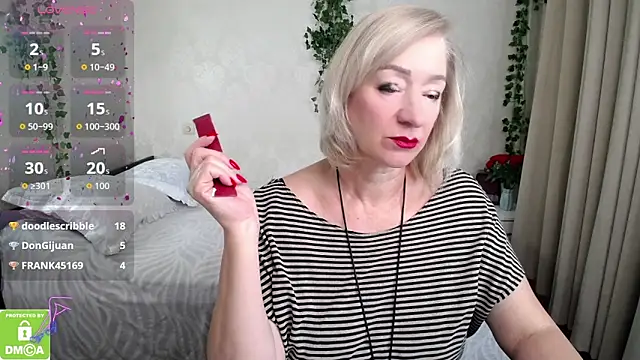 hunters woman online show from 10/21/25, 12:48