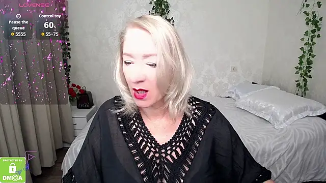 hunters woman online show from 09/23/25, 12:23