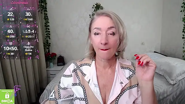 hunters woman online show from 10/09/25, 01:55