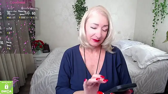 hunters woman online show from 10/07/25, 01:56