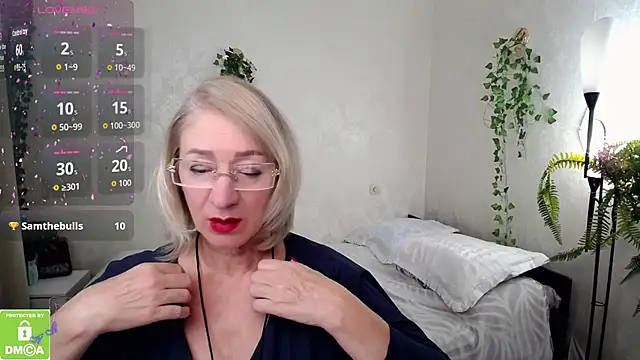 hunters woman online show from 10/17/25, 01:57