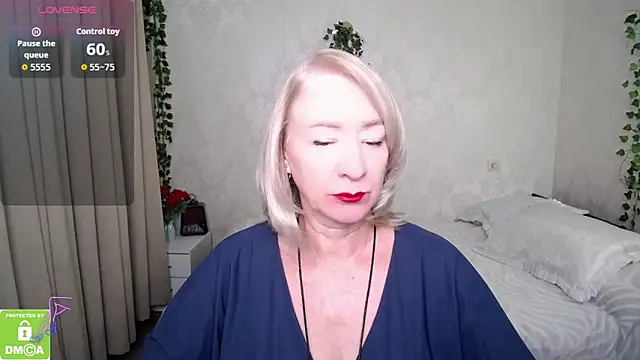 hunters woman online show from 09/10/25, 03:33