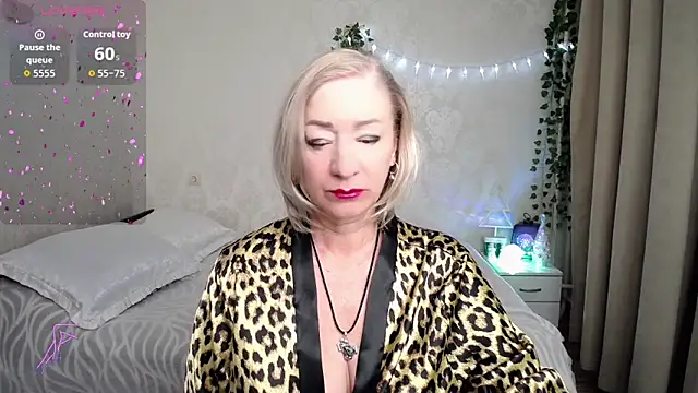 hunters woman online show from 12/03/25, 10:42