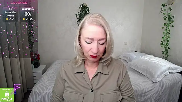 hunters woman online show from 09/26/25, 12:01