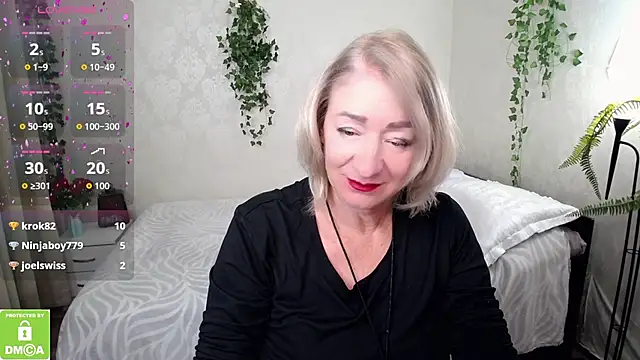hunters woman online show from 10/10/25, 02:18