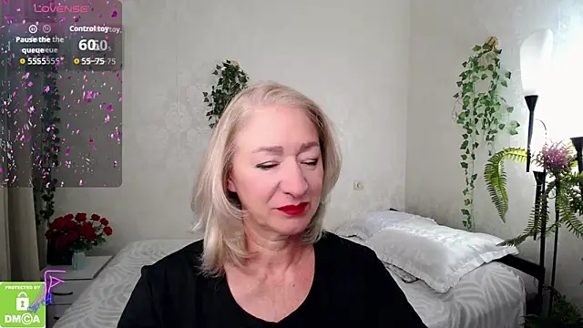 hunters woman online show from 09/29/25, 12:11