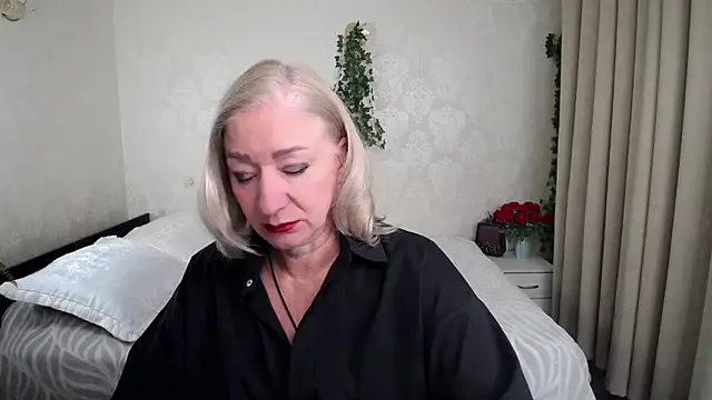 hunters woman online show from 02/12/26, 05:02