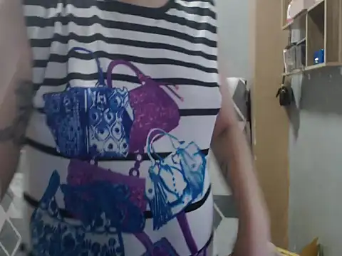 Snapshot of Rose_slut_squirt chatting on 05/04/26, 02:37 Rose slut squirt online show from 05/04/26, 02:37