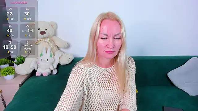 KiraSun online show from 11/17/25, 12:09