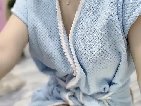 Lyly-2k5 online show from 10/24/25, 01:26