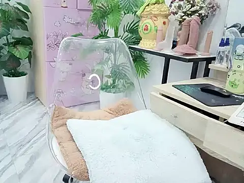 Lyly-2k5 online show from 12/17/25, 01:21