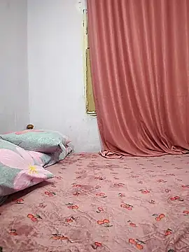 Snapshot of rahsa chatting on 10/25/25, 10:21 rahsa online show from 10/25/25, 10:21