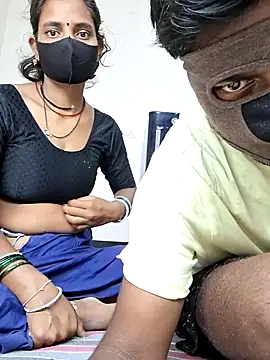 Snapshot of RAYI_Queen_3 chatting on 09/13/25, 09:15 RAYI Queen 3 online show from 09/13/25, 09:15