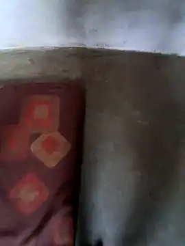 Snapshot of RAYI_Queen_3 chatting on 10/30/25, 04:11 RAYI Queen 3 online show from 10/30/25, 04:11