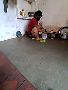 Snapshot of RAYI_Queen_3 chatting on 10/08/25, 03:30 RAYI Queen 3 online show from 10/08/25, 03:30